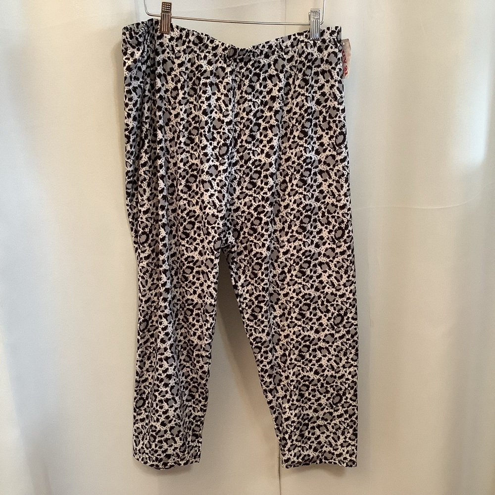 Leggings Capris Cropped Women’s 3X-5X Elastic Waistband Black Leopard Pattern
